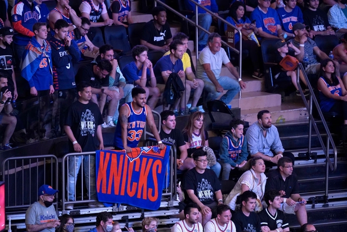 Julius Randle hối tiếc vì động thái chỉ trích CĐV New York Knicks: &quot;Im cái mồm lại đi&quot;  - Ảnh 4.