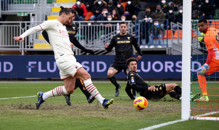 Ibrahimovic giúp AC Milan trở lại ngôi đầu Serie A - Ảnh 3.
