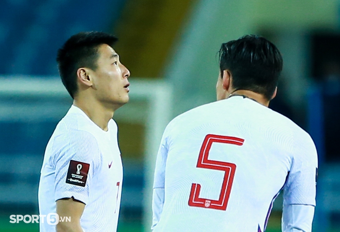 Cầu thủ Trung Quốc tranh cãi sau khi thủng lưới liên tiếp trước tuyển Việt Nam - Ảnh 5.