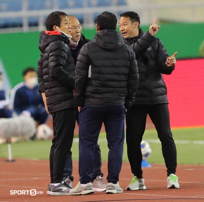 HLV Park Hang-seo cực vui, HLV Trung Quốc lặng lẽ buồn sau trận Việt Nam 3-1 Trung Quốc  - Ảnh 5.