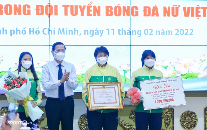 Các thành viên đội tuyển nữ Việt Nam thuộc CLB TP.HCM được thưởng hơn 11 tỷ đồng - Ảnh 1.