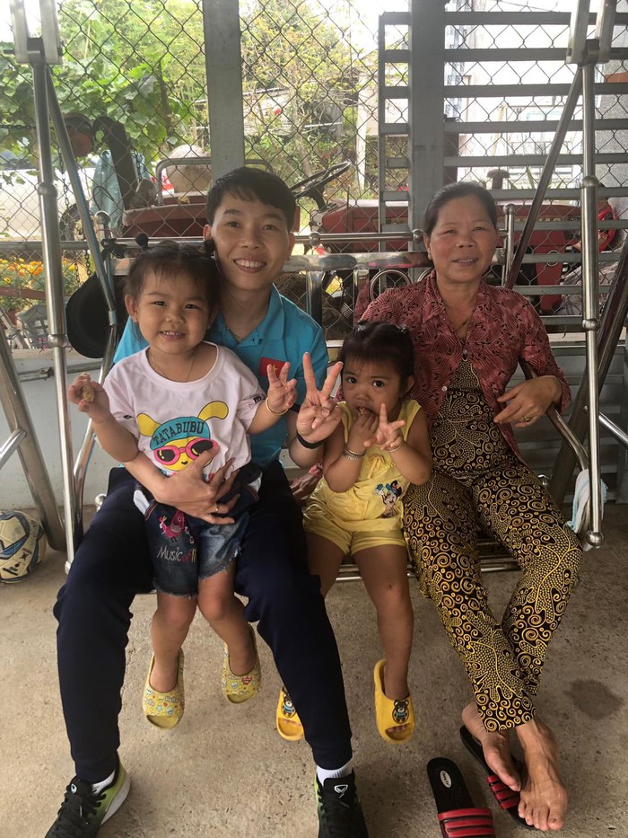 Tuyển nữ Việt Nam trở về với vòng tay yêu thương của gia đình sau 2 tháng xa nhà - Ảnh 4.