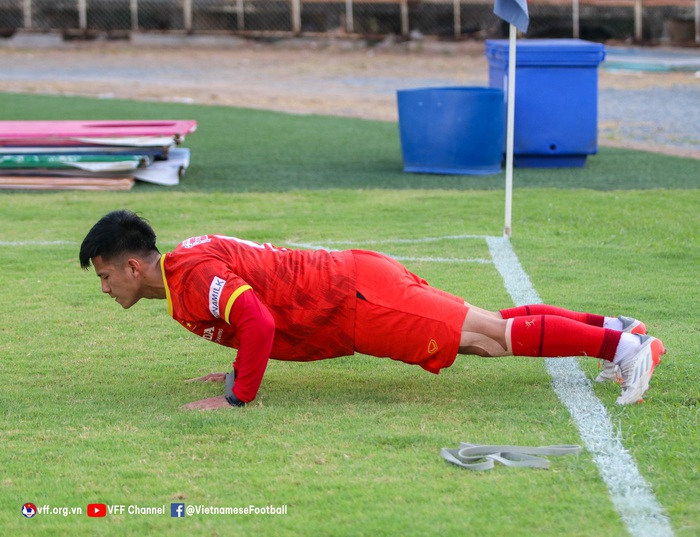 U23 Việt Nam rạng rỡ tiếng cười trên sân tập mới - Ảnh 7.