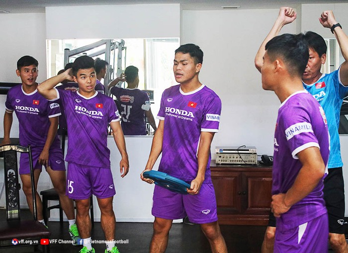 U23 Việt Nam chỉ được tập gym tại khách sạn sau khi toàn đội có kết quả âm tính Covid-19 - Ảnh 2.