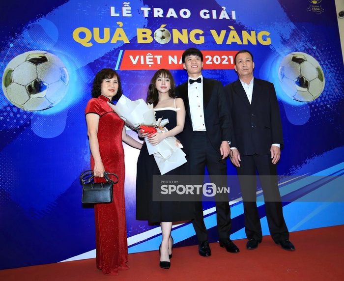 Cập nhật sự kiện Quả bóng vàng Việt Nam 2021: Hoàng Đức, Tiến Linh lịch lãm  - Ảnh 4.