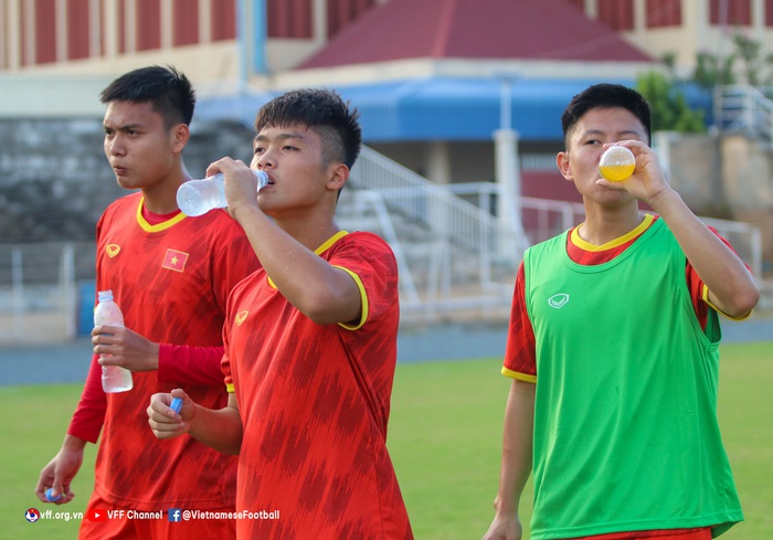 HLV Đinh Thế Nam cho U23 Việt Nam chia đội đá đối kháng trước khi đi thị sát các đối thủ - Ảnh 7.