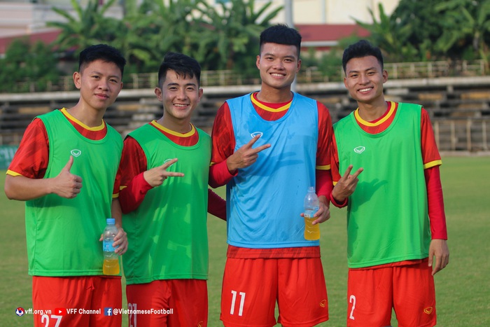 HLV Đinh Thế Nam cho U23 Việt Nam chia đội đá đối kháng trước khi đi thị sát các đối thủ - Ảnh 6.