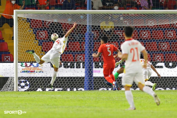 Trực tiếp U23 Việt Nam 1-0 U23 Singapore: Văn Tùng mở tỷ số từ rất sớm  - Ảnh 2.