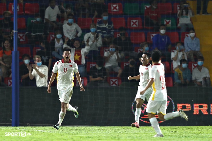 Trực tiếp U23 Việt Nam 3-0 U23 Singapore: 2 bàn chớp nhoáng đánh sập tâm lý đối thủ - Ảnh 2.