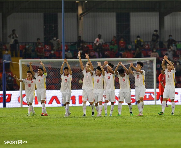 Trực tiếp U23 Việt Nam 4-0 U23 Singapore: 2 bàn chớp nhoáng đánh sập tâm lý đối thủ - Ảnh 3.