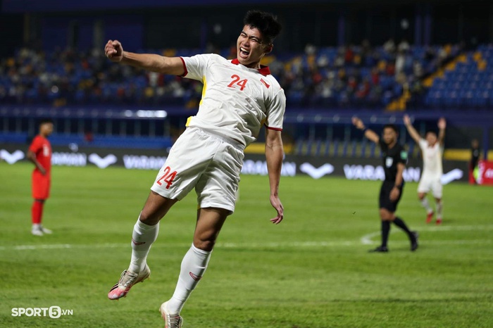 Kết quả U23 Việt Nam 7-0 U23 Singapore: Chiến thắng hủy diệt, soán ngôi đầu của Thái Lan - Ảnh 4.