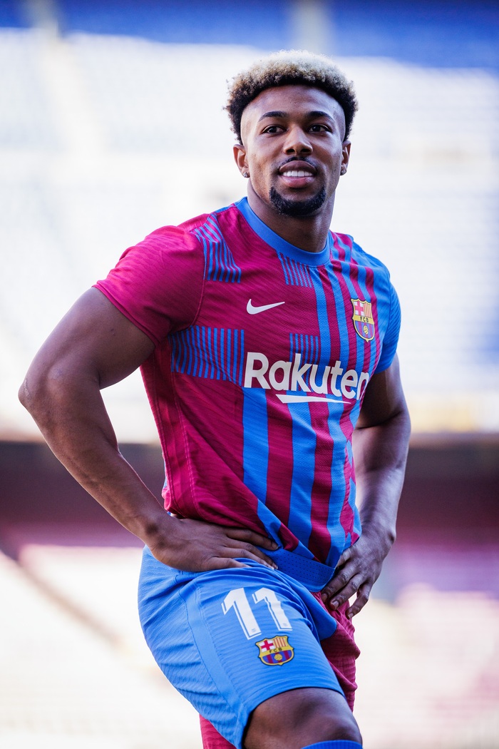 Adama Traore thể hiện cơ bắp trong lễ ra mắt Barcelona - Ảnh 5.