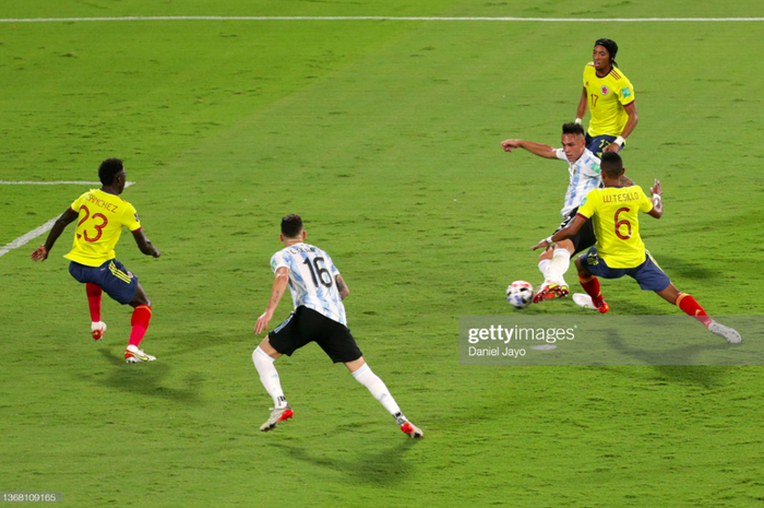 Lautaro Martinez ghi bàn duy nhất, Argentina đẩy Colombia vào thế bí ở vòng loại World Cup - Ảnh 1.