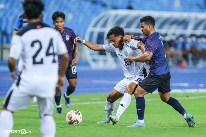 “Nhà vua Đông Nam Á” U23 Campuchia đứng trước nguy cơ bị loại khi để thua trên sân nhà  - Ảnh 2.