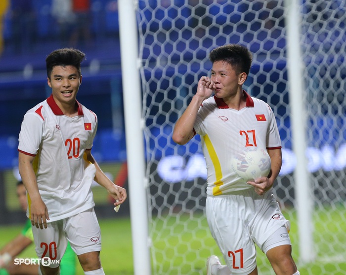 Phía sau màn ăn mừng đăc biệt của U23 Việt Nam ấn định tỷ số 7-0 - Ảnh 1.
