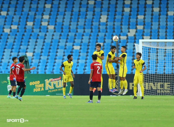 U23 Lào 1-0 U23 Malaysia: Siêu phẩm Buonkong - Ảnh 3.