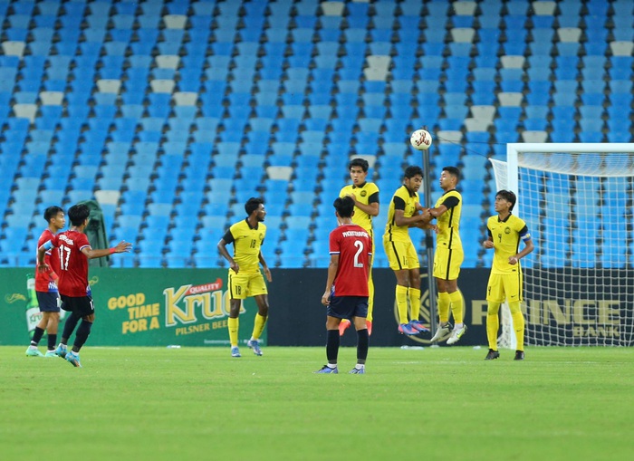 U23 Lào ăn mừng cực nhiệt sau chiến tích vào bán kết U23 Đông Nam Á 2022 - Ảnh 4.