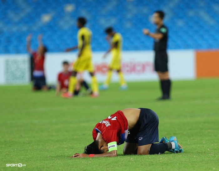 U23 Lào ăn mừng cực nhiệt sau chiến tích vào bán kết U23 Đông Nam Á 2022 - Ảnh 3.
