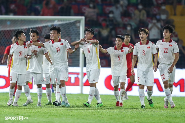 U23 Việt Nam chỉ còn 11 cầu thủ có thể thi đấu với U23 Thái Lan - Ảnh 1.