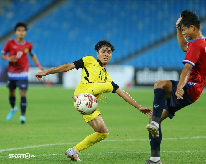 U23 Lào 1-0 U23 Malaysia: Siêu phẩm Buonkong - Ảnh 2.