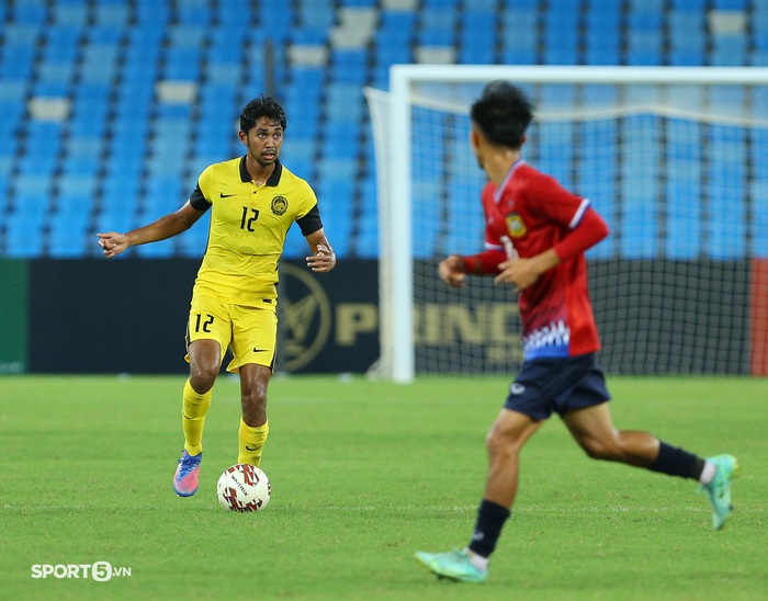 U23 Lào 1-0 U23 Malaysia: Siêu phẩm Buonkong - Ảnh 1.