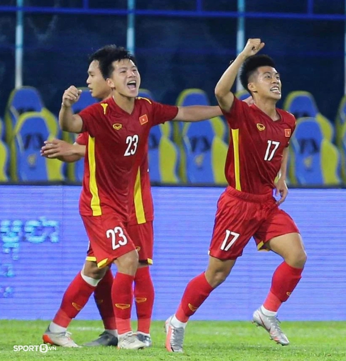 Trung Thành ghi bàn vào lưới U23 Thái Lan: Tôi học đá phạt từ anh Quang Hải - Ảnh 1.