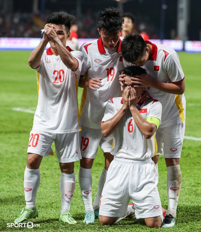 Đội trưởng U23 Việt Nam nghi nhiễm với Covid-19, có khả năng không ra sân trận Thái Lan  - Ảnh 1.