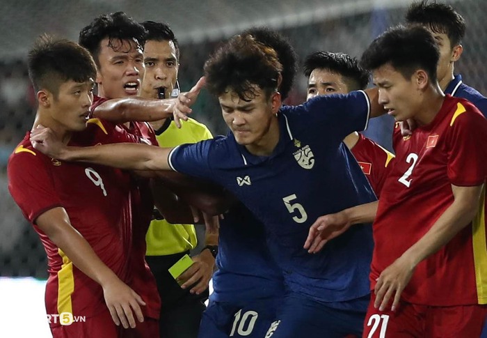 Đội trưởng U23 Thái Lan &quot;tính nóng như kem&quot;, bị thay ra ngay sau pha cự cãi cực gắt với cầu thủ U23 Việt Nam - Ảnh 5.