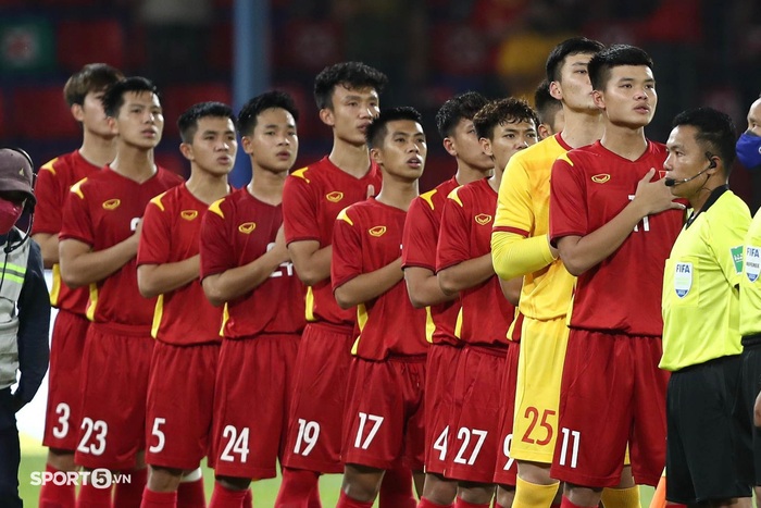 U23 Việt Nam ghi siêu phẩm vào lưới Thái Lan, thủ môn cởi áo ăn mừng với thông điệp ý nghĩa - Ảnh 2.