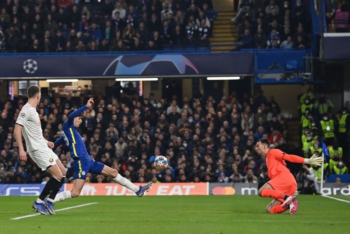 Hạ gục nhà vô địch Pháp, Chelsea chạm một tay vào vé tứ kết Champions League - Ảnh 3.