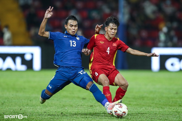 U23 Việt Nam nhận thưởng sau khi vượt khó thắng U23 Thái Lan - Ảnh 1.