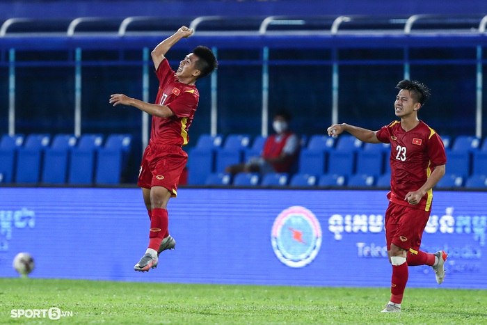 Trận đấu giữa U23 Việt Nam và U23 Thái Lan suýt bị huỷ như nào ? - Ảnh 2.