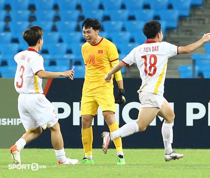 Chân dung thủ môn Tuấn Hưng cản phá penalty xuất sắc giúp U23 Việt Nam giành vé vào chung kết - Ảnh 3.