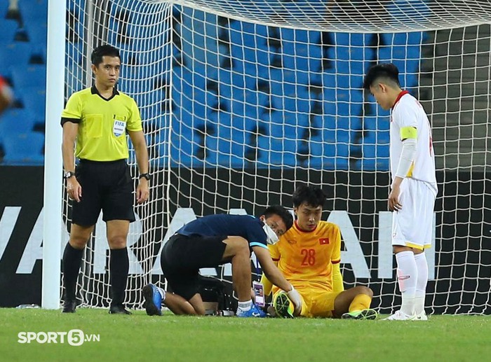 Chân dung thủ môn Tuấn Hưng cản phá penalty xuất sắc giúp U23 Việt Nam giành vé vào chung kết - Ảnh 10.