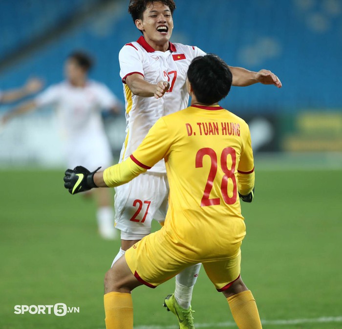 Chân dung thủ môn Tuấn Hưng cản phá penalty xuất sắc giúp U23 Việt Nam giành vé vào chung kết - Ảnh 4.