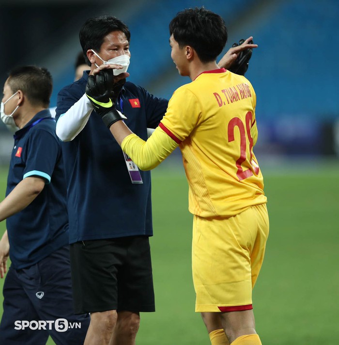 Chân dung thủ môn Tuấn Hưng cản phá penalty xuất sắc giúp U23 Việt Nam giành vé vào chung kết - Ảnh 5.