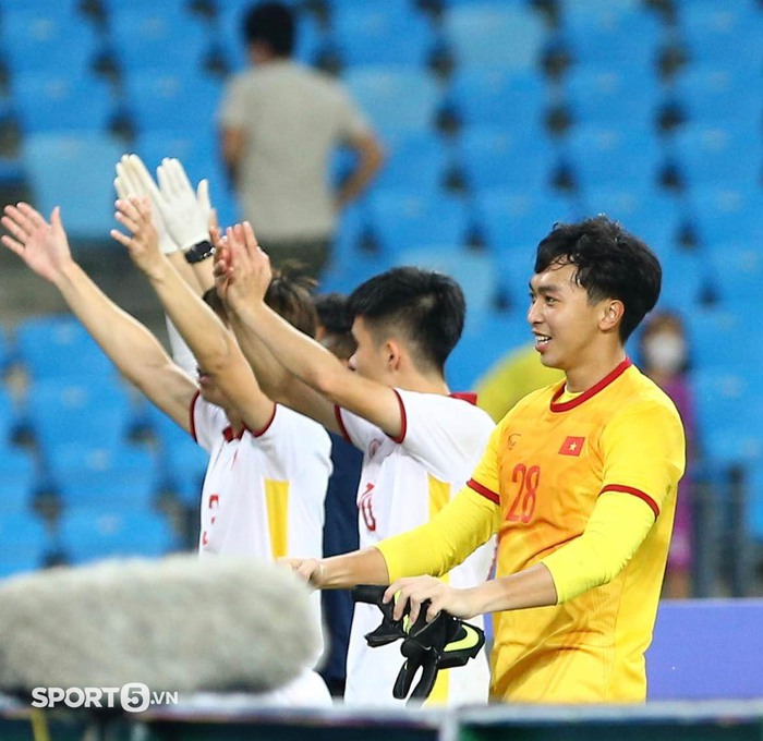 Chân dung thủ môn Tuấn Hưng cản phá penalty xuất sắc giúp U23 Việt Nam giành vé vào chung kết - Ảnh 6.
