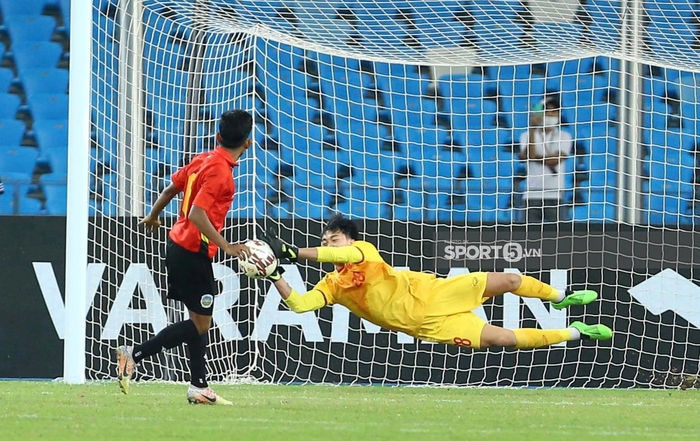 Thủ môn Đặng Tuấn Hưng tiết lộ bí quyết cản phá 11m giúp U23 Việt Nam chiến thắng  - Ảnh 1.