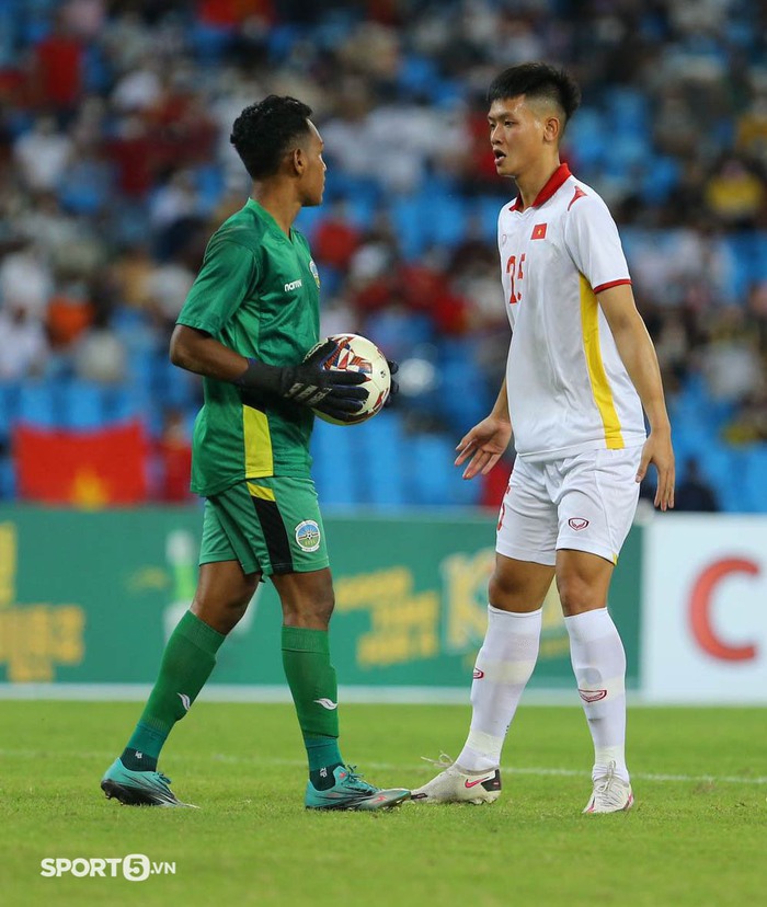 Khoảnh khắc lịch sử: Thủ môn U23 Việt Nam vào sân đá tiền đạo - Ảnh 5.