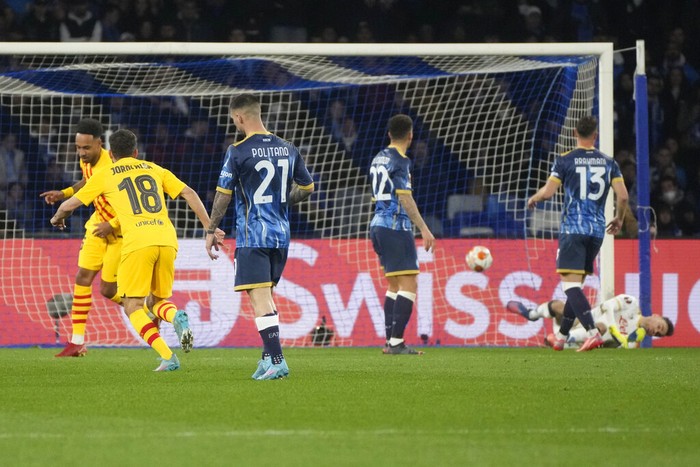 Đè bẹp Napoli trong cơn mưa bàn thắng, Barcelona hiên ngang vào vòng 1/8 Europa League - Ảnh 8.