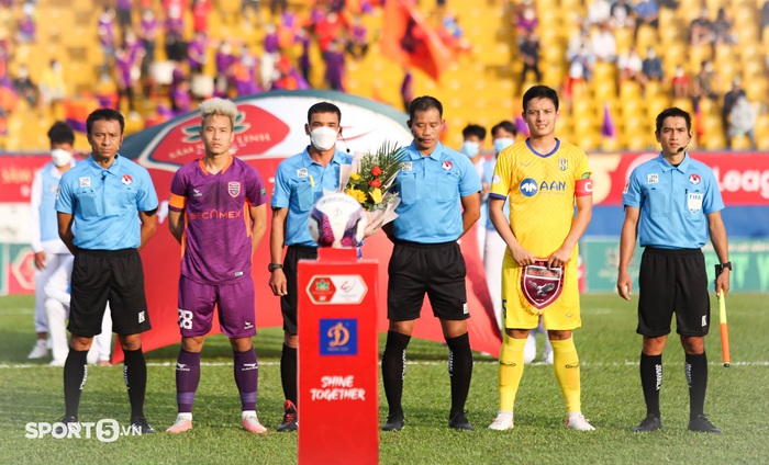 Trực tiếp vòng 1 V.League 2022, Bình Dương 0-0 SLNA: Phan Văn Đức so tài Tiến Linh - Ảnh 3.