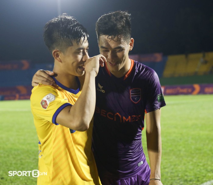 Phan Văn Đức trêu Tiến Linh mặt xấu, SLNA giành 3 điểm trước Bình Dương ngày khai màn V.League 2022 - Ảnh 8.