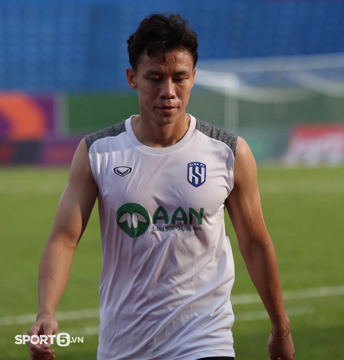 Phan Văn Đức trêu Tiến Linh mặt xấu, SLNA giành 3 điểm trước Bình Dương ngày khai màn V.League 2022 - Ảnh 3.