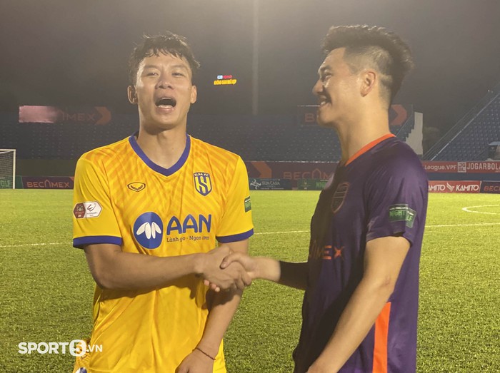 Phan Văn Đức trêu Tiến Linh mặt xấu, SLNA giành 3 điểm trước Bình Dương ngày khai màn V.League 2022 - Ảnh 9.