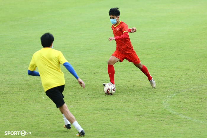 U23 Việt Nam thiếu cầu thủ luyện tập, địa điểm tập luyện thay đổi khi xe đang di chuyển - Ảnh 3.