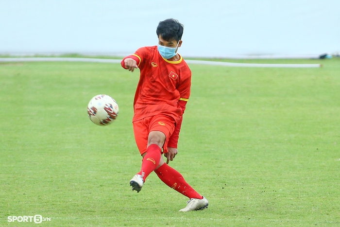 U23 Việt Nam nhận tin vui với 4 cầu thủ âm tính, có thể đăng ký đến 19 cầu thủ đấu Thái Lan - Ảnh 1.