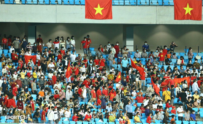 Trực tiếp U23 Việt Nam 0-0 U23 Thái Lan, chung kết U23 Đông Nam Á: Đội bạn ép sân, cột dọc cứu thua - Ảnh 9.
