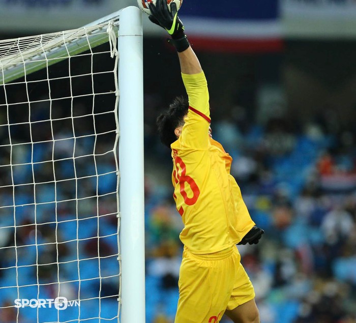 U23 Việt Nam liên tiếp gặp chấn thương nhưng vẫn kiên cường nén đau thi đấu - Ảnh 1.