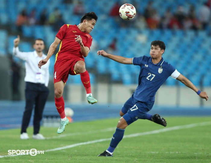 Bảo Toàn đánh đầu hạ gục thủ thành U23 Thái Lan mở tỉ cho U23 Việt Nam - Ảnh 4.