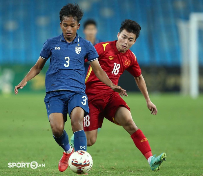 U23 Việt Nam liên tiếp gặp chấn thương nhưng vẫn kiên cường nén đau thi đấu - Ảnh 9.
